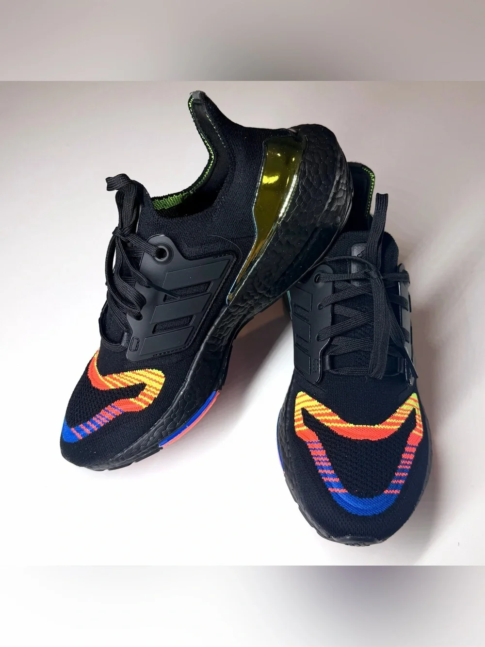 Adidas Men’s Ultraboost 22 Linear Energy Black Athletic Shoes Size- 8